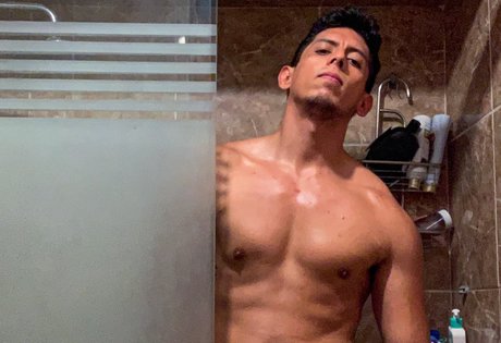 Foto desnuda filtrada de OnlyFans de Eduardo Slayer