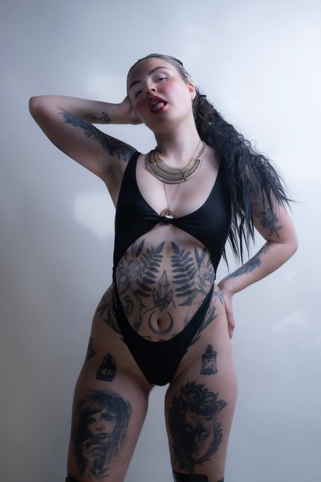 Foto desnuda filtrada de OnlyFans de La Sainte Puritaine