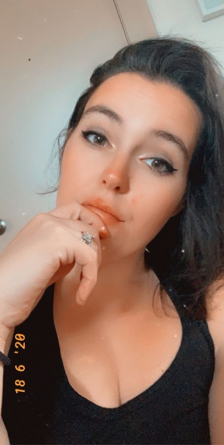 Foto desnuda filtrada de OnlyFans de Scarlett