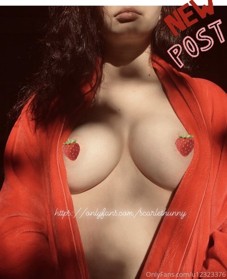 Foto desnuda filtrada de OnlyFans de Scarlethunny
