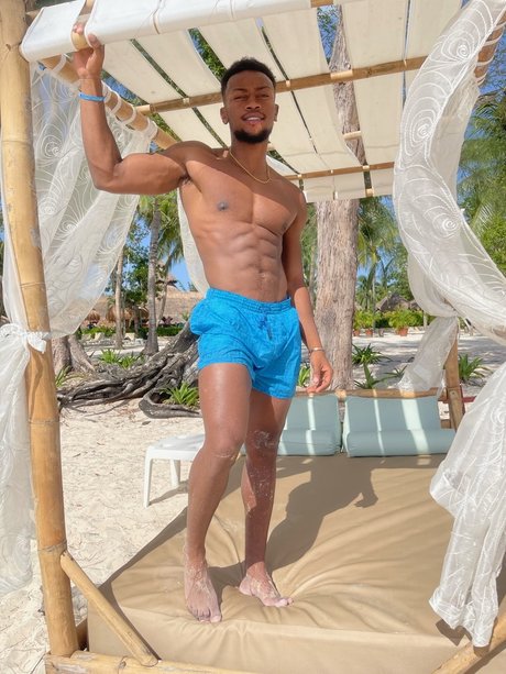 Foto desnuda filtrada de OnlyFans de R