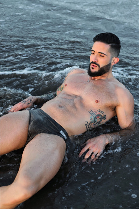 Foto desnuda filtrada de OnlyFans de Saul Model