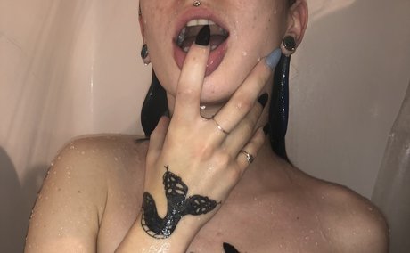 Foto desnuda filtrada de OnlyFans de Saturn