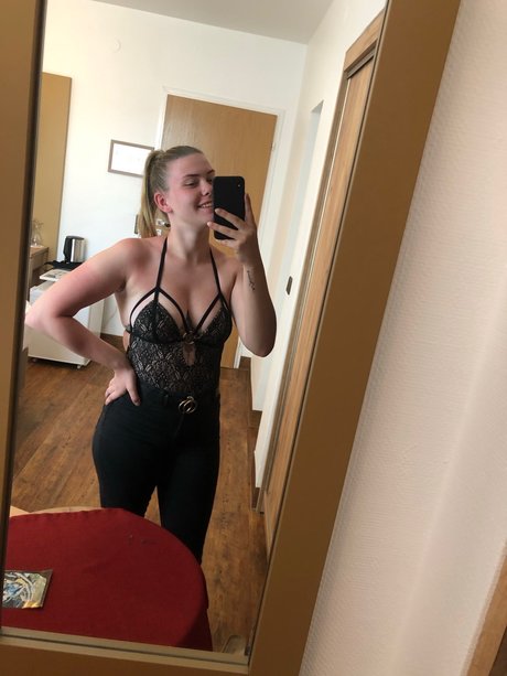 Foto desnuda filtrada de OnlyFans de Jesmin