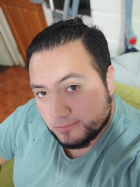 Foto desnuda filtrada de OnlyFans de Michael Salinas