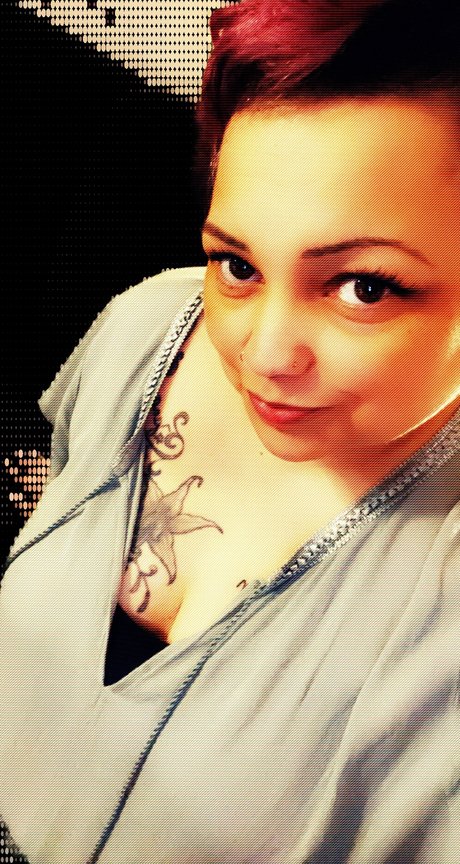 Foto desnuda filtrada de OnlyFans de Mommy May I
