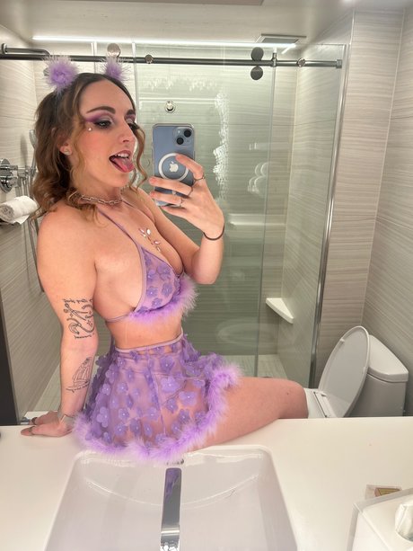 Foto desnuda filtrada de OnlyFans de D E M I