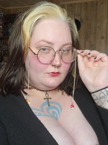 Foto desnuda filtrada de OnlyFans de Forest Witch