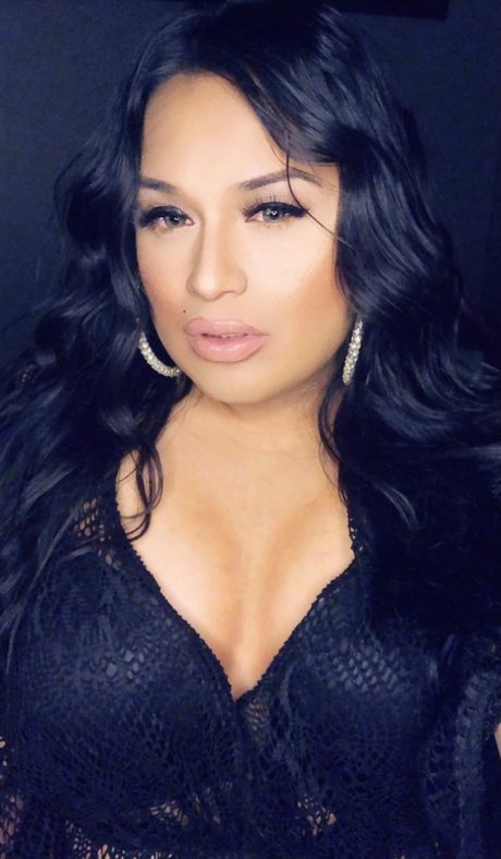Foto desnuda filtrada de OnlyFans de Trina The Tx Size Barbie