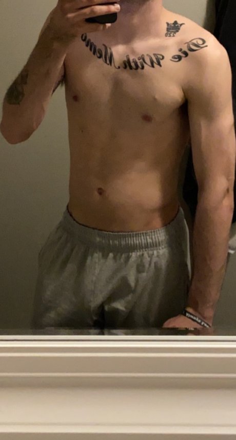 Foto desnuda filtrada de OnlyFans de Father