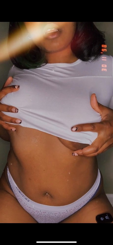 Foto desnuda filtrada de OnlyFans de Honey