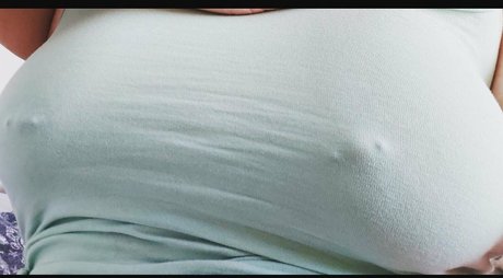 Foto desnuda filtrada de OnlyFans de Thiccwitchybitch