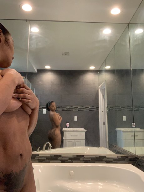 Foto desnuda filtrada de OnlyFans de Yoki Blossom