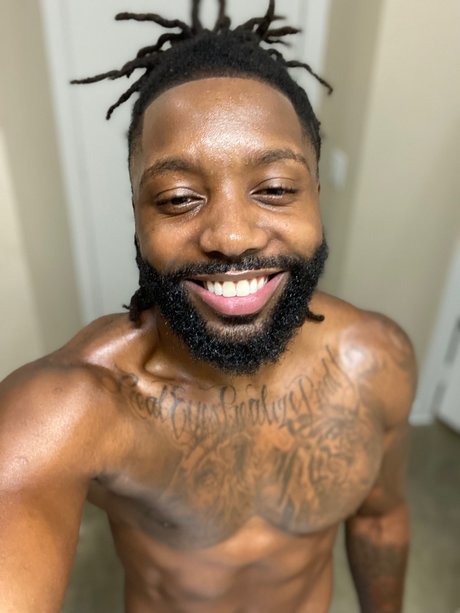 Foto desnuda filtrada de OnlyFans de Therealpeea