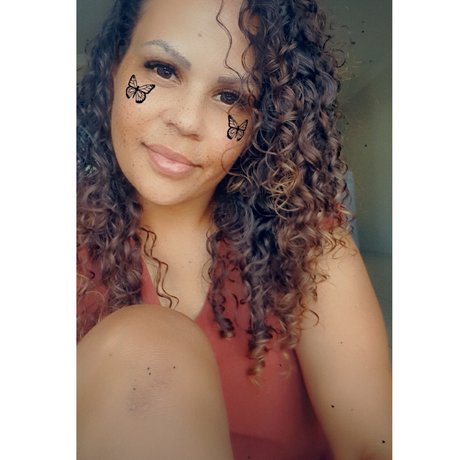 Foto desnuda filtrada de OnlyFans de Lawn Ladies Nq