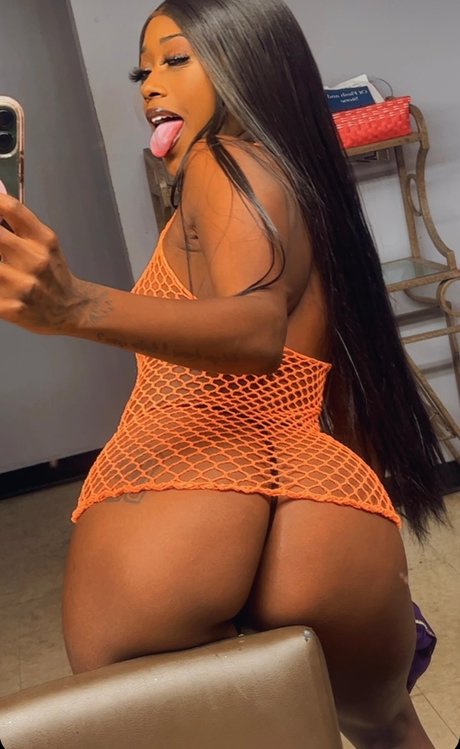 Foto desnuda filtrada de OnlyFans de Tee