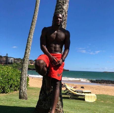 Foto desnuda filtrada de OnlyFans de Starts With B