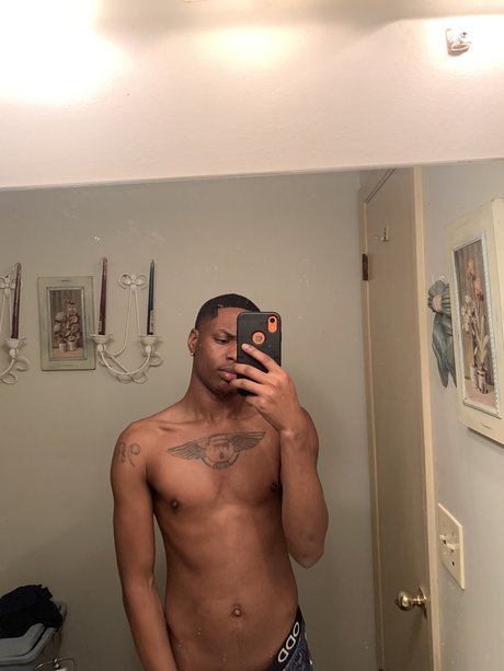 Foto desnuda filtrada de OnlyFans de Vontez Ester