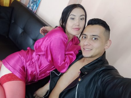 Foto desnuda filtrada de OnlyFans de Yun Ampamp Massimo