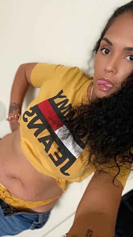Foto desnuda filtrada de OnlyFans de Mshoneydip