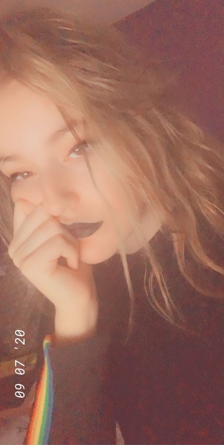 Foto desnuda filtrada de OnlyFans de V The Succubus
