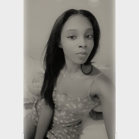Foto desnuda filtrada de OnlyFans de Trina Petite Doll