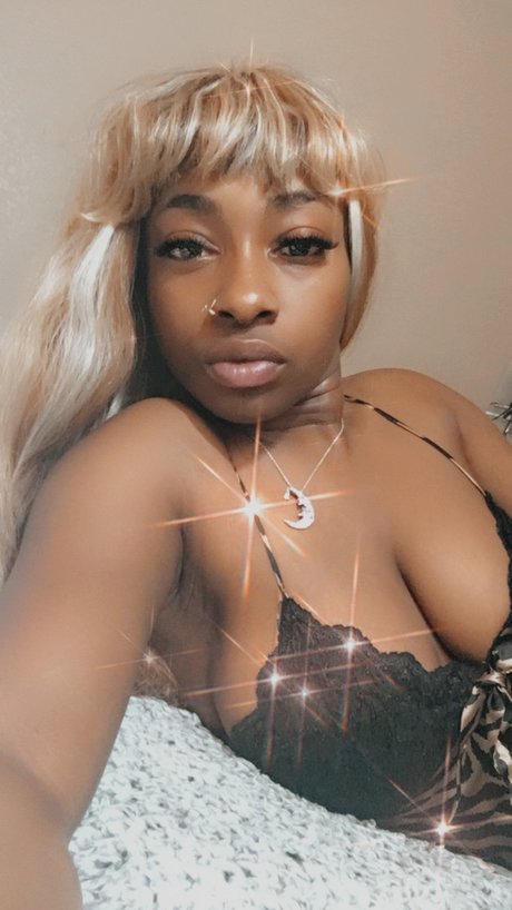 Foto desnuda filtrada de OnlyFans de Trinabanks