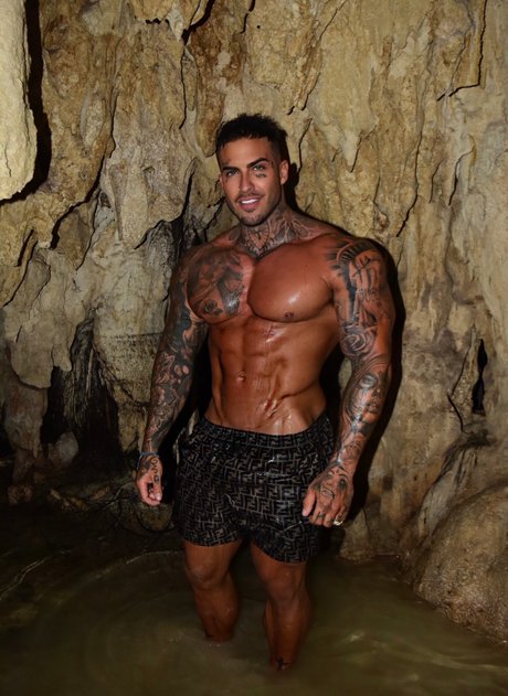 Foto desnuda filtrada de OnlyFans de Troyboy Private 