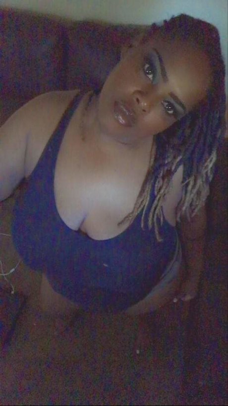 Foto desnuda filtrada de OnlyFans de Queen Sukubuss