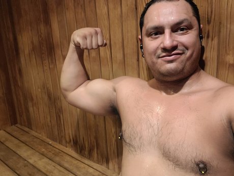 Foto desnuda filtrada de OnlyFans de Bonifico Salinas
