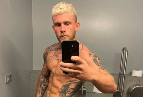 Foto desnuda filtrada de OnlyFans de Kvidir