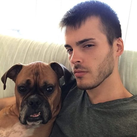 Foto desnuda filtrada de OnlyFans de Neil