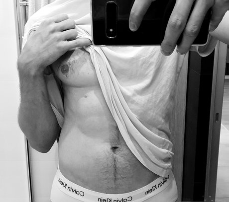 Foto desnuda filtrada de OnlyFans de Vctor Z