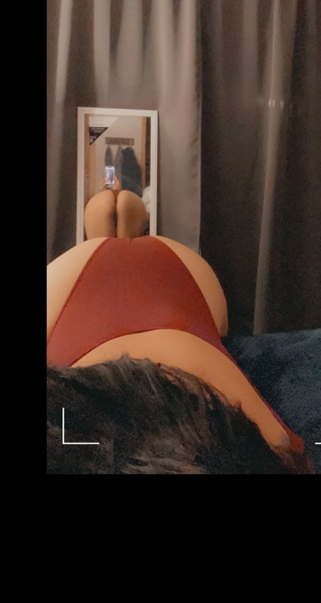 Foto desnuda filtrada de OnlyFans de Charlene Elam
