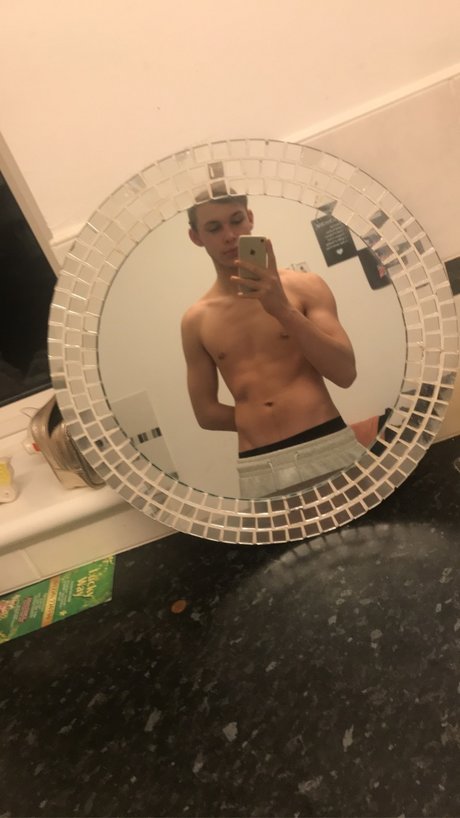 Foto desnuda filtrada de OnlyFans de Harvey 