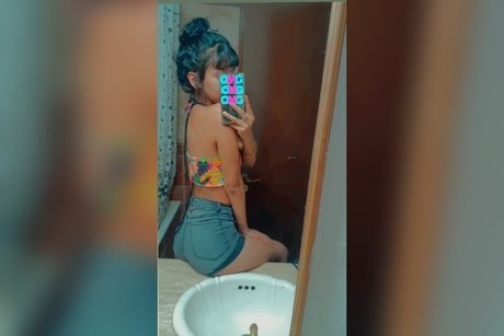 Foto desnuda filtrada de OnlyFans de More