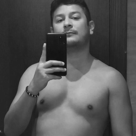 Foto desnuda filtrada de OnlyFans de Latin Roomer