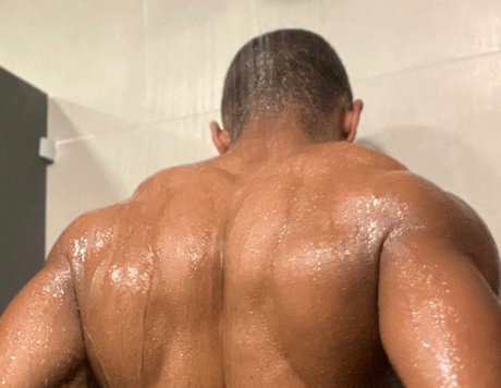 Foto desnuda filtrada de OnlyFans de Enzo 