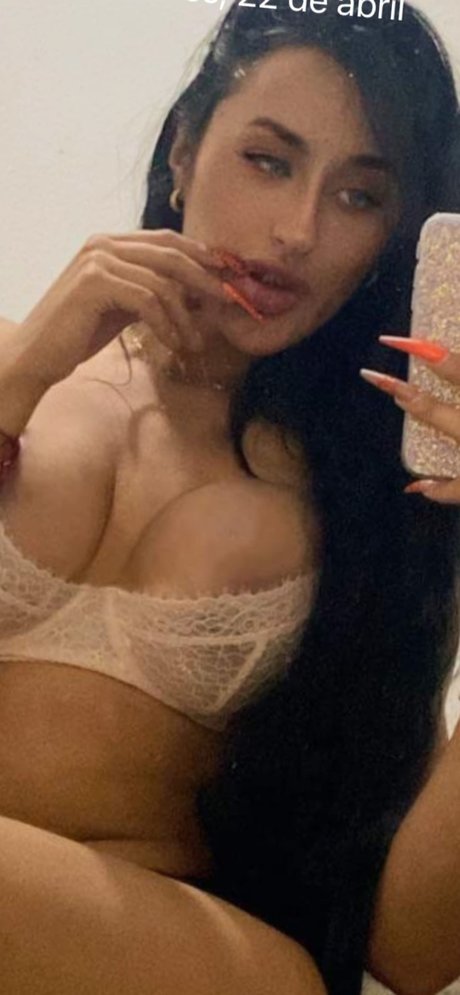 Foto desnuda filtrada de OnlyFans de La Mal Portada