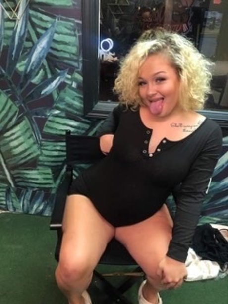 Foto desnuda filtrada de OnlyFans de Cocoa Red