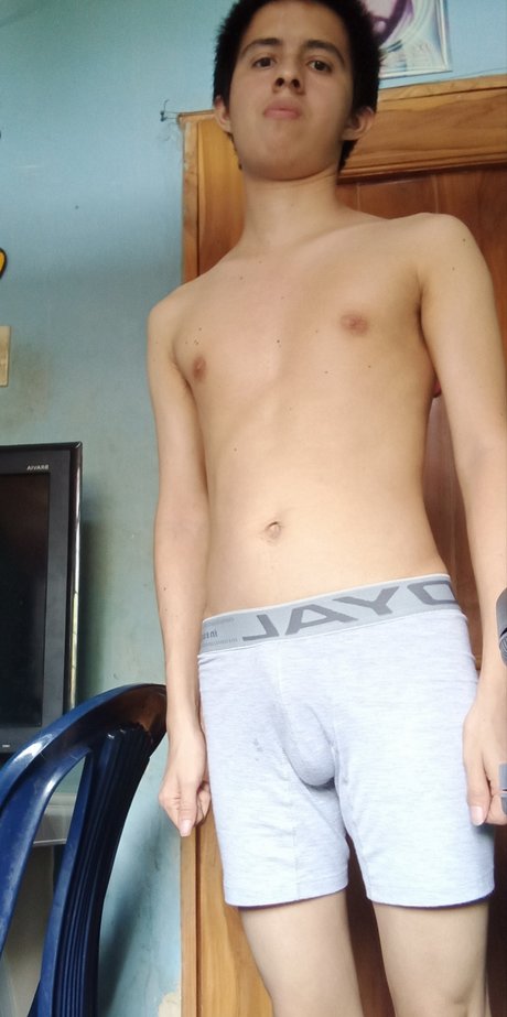 Foto desnuda filtrada de OnlyFans de Rompefantasma3000