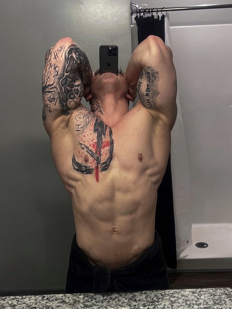 Foto desnuda filtrada de OnlyFans de Ike