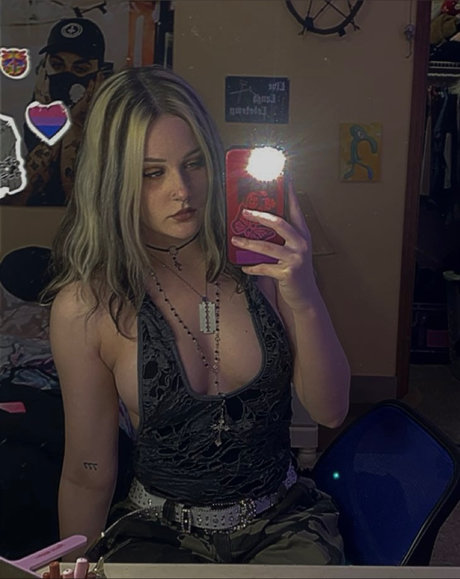 Foto desnuda filtrada de OnlyFans de Slim The Succubus