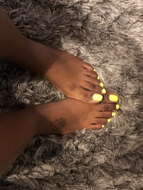Foto desnuda filtrada de OnlyFans de Sneakersolesandtoes