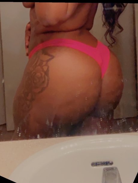 Foto desnuda filtrada de OnlyFans de Paris Lee