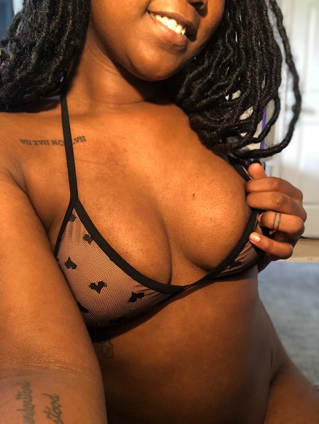 Foto desnuda filtrada de OnlyFans de Lucii