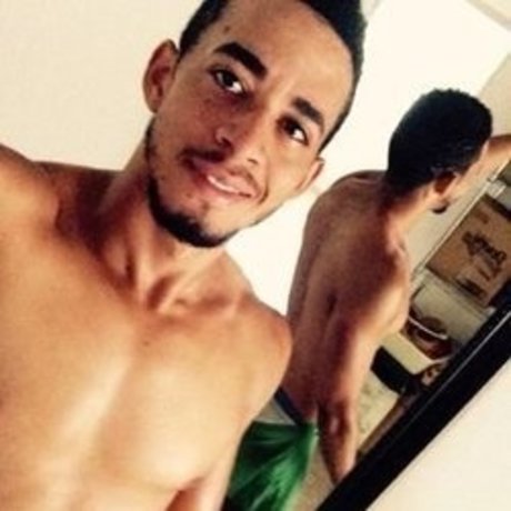 Foto desnuda filtrada de OnlyFans de Oscar Peter