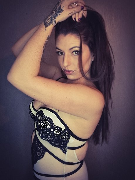 Foto desnuda filtrada de OnlyFans de Katielou 