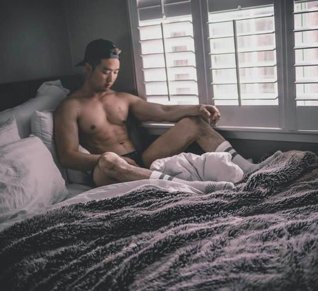 Foto desnuda filtrada de OnlyFans de James
