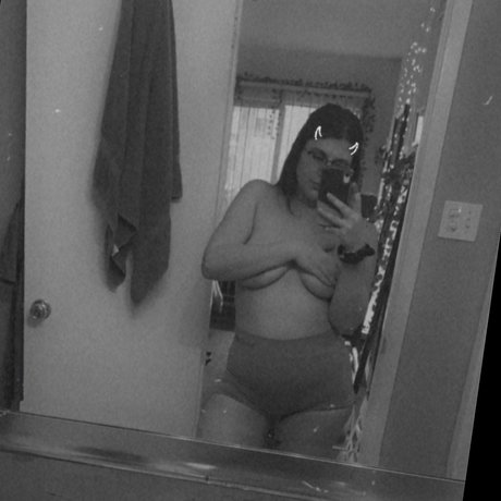 Foto desnuda filtrada de OnlyFans de Elizabeth